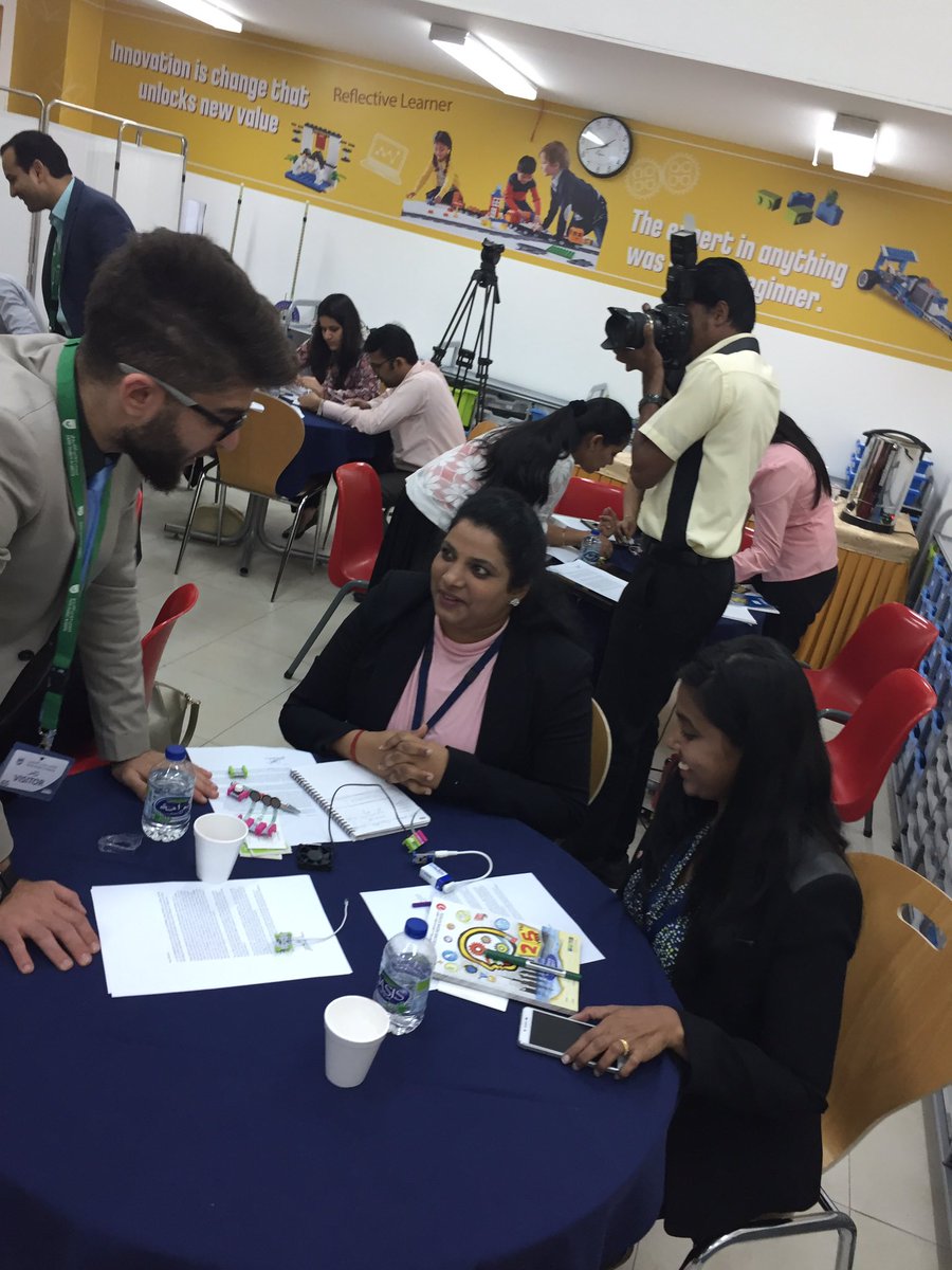 riteshdhanak's tweet image. #Inventforgood with #littlebits @DxbModern Teachers from @gems_me #UAE_Innovate