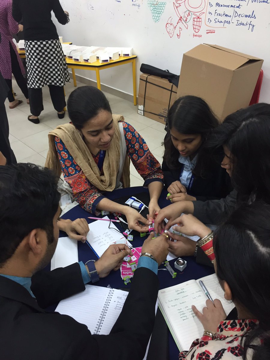 riteshdhanak's tweet image. #Inventforgood with #littlebits @DxbModern Teachers from @gems_me #UAE_Innovate