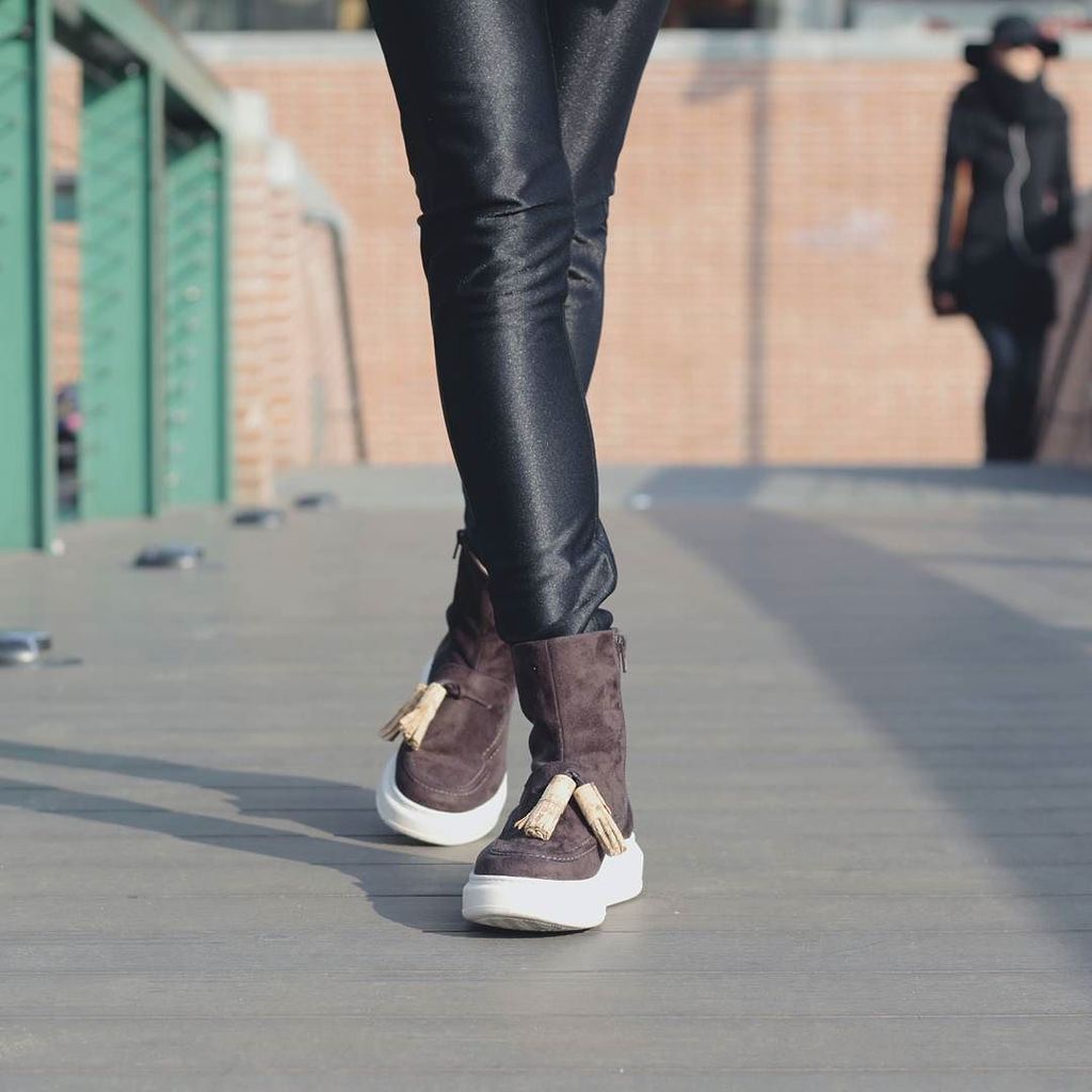 iconabio's tweet photo. Step ahead with these winter boots! #iconabio #boots #fashion #footwear #madeinitaly #ecof… https://t.co/xY4KLA4UPN https://t.co/9Fzf3OyQQD