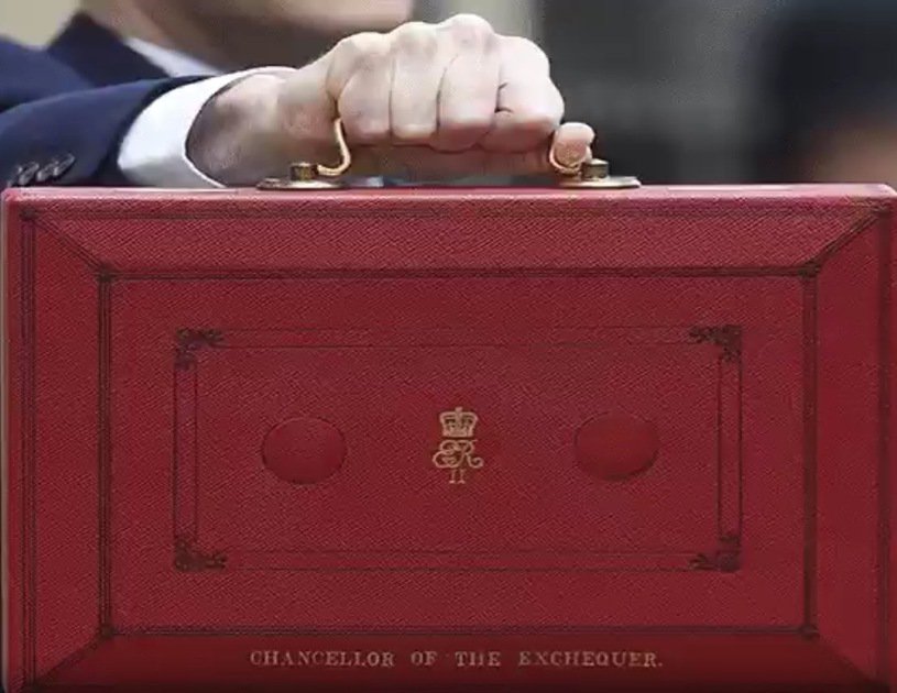 xchargx's tweet photo. State Pension age for women to be reduced from 66 to 60 https://t.co/lk8ZHAlcsM https://t.co/uHGnlERjWw