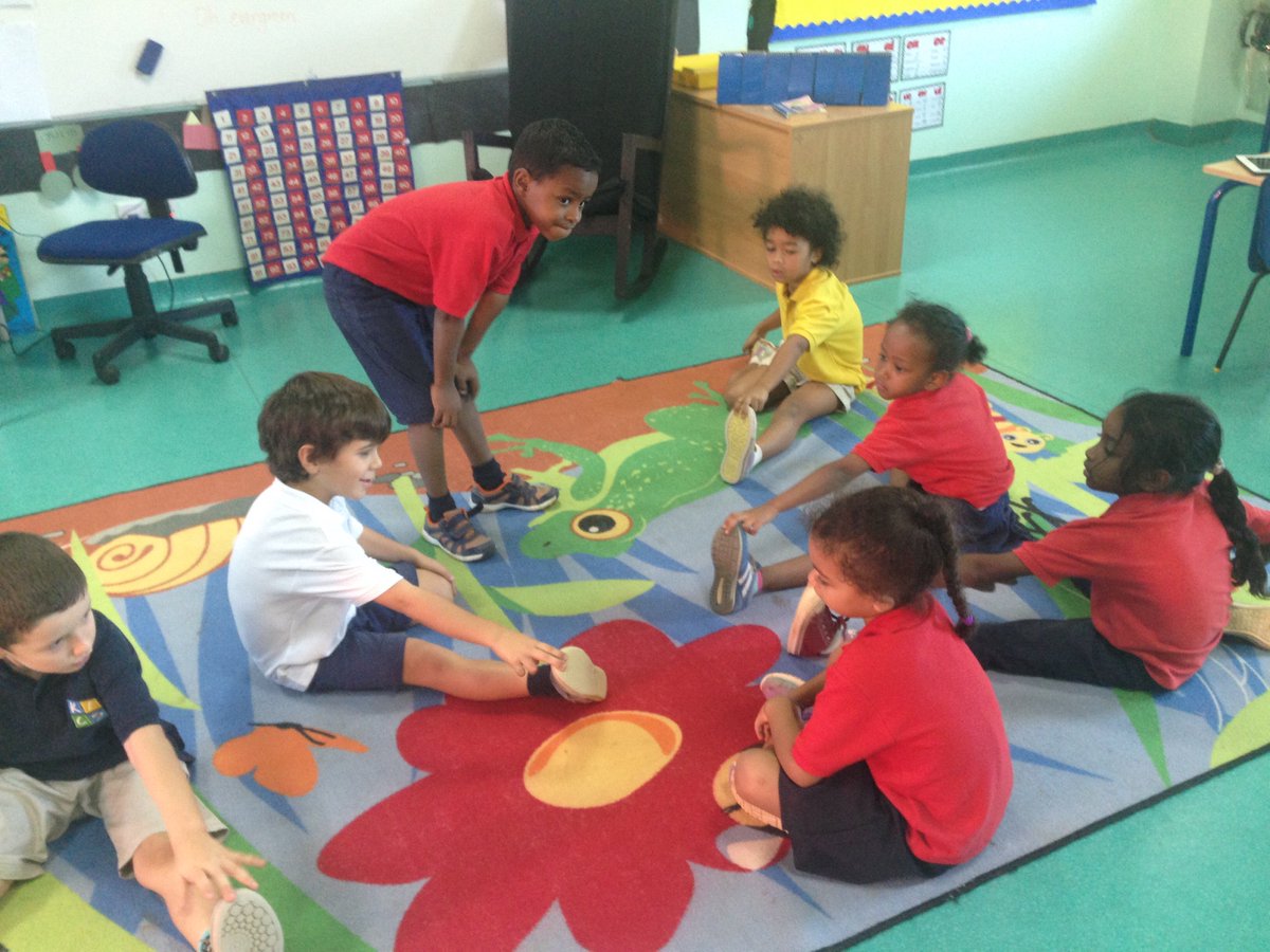 Jenny_Mitchell6's tweet photo. The Year 2 students gave a healthy choices workshop today! Well done, everyone! #kicsprimary #kicslearns #healthychoices #takingaction https://t.co/yDQit29aZF