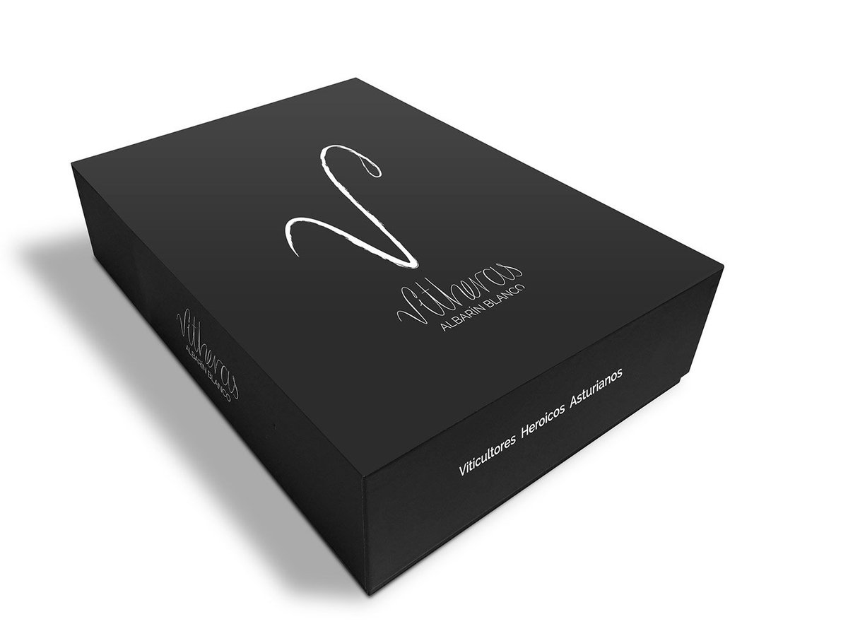 Vitheras's tweet photo. Ya disponibles las cajas de 3 de @Vitheras! Combina botellas o tu copa de @riedel_es para estas #navidades 
#Winelovers #wineporn #Asturias https://t.co/rrAvgAGegS