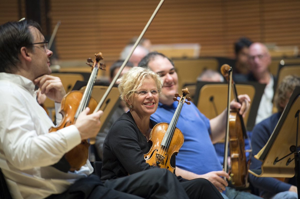 BerlinPhil's tweet photo. Rehearsal in LA &amp; backstage before the concert. See more photos here https://t.co/hFXKkQfyKn (© M. Rittershaus) https://t.co/BqiBJAjJvk