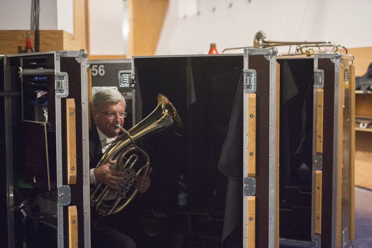 BerlinPhil's tweet photo. Rehearsal in LA &amp; backstage before the concert. See more photos here https://t.co/hFXKkQfyKn (© M. Rittershaus) https://t.co/BqiBJAjJvk