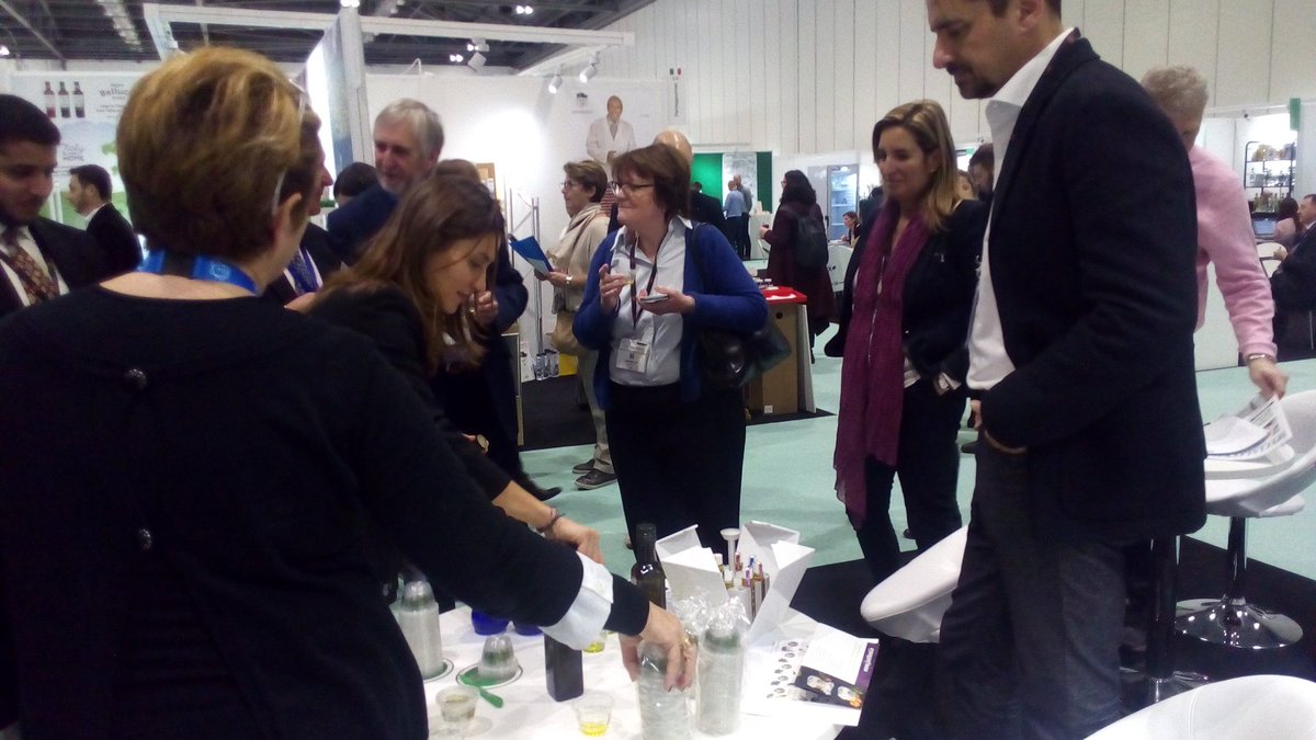 InnovateItaly's tweet photo. Test #Italian #extravergin #oliveoil with @ONAOO_Imperia at #FoodMattersLive2016 #ItalianPavilion for #international #buyers https://t.co/9J8awRhWn5