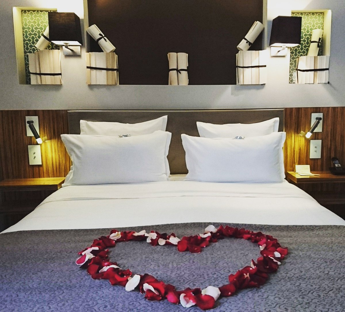 HOTELVERNEUIL's tweet photo. Discover our new #package and share #love with your beloved to celebrate your wedding or just for a nice #treat! https://t.co/jjIpdYSHks https://t.co/SSNVUZHONt