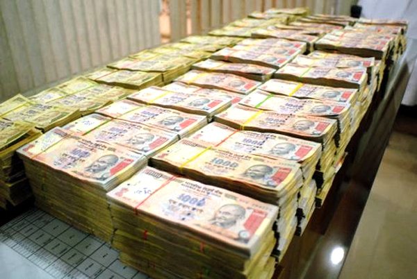 SakshiNews's tweet image. #uttarpradeshengineer #48lakhsbribe #demonitisationofnotes
ఓ ఇంజనీరు.. 48 లక్షల లంచం డబ్బు! : sakshi.com/news/national/…