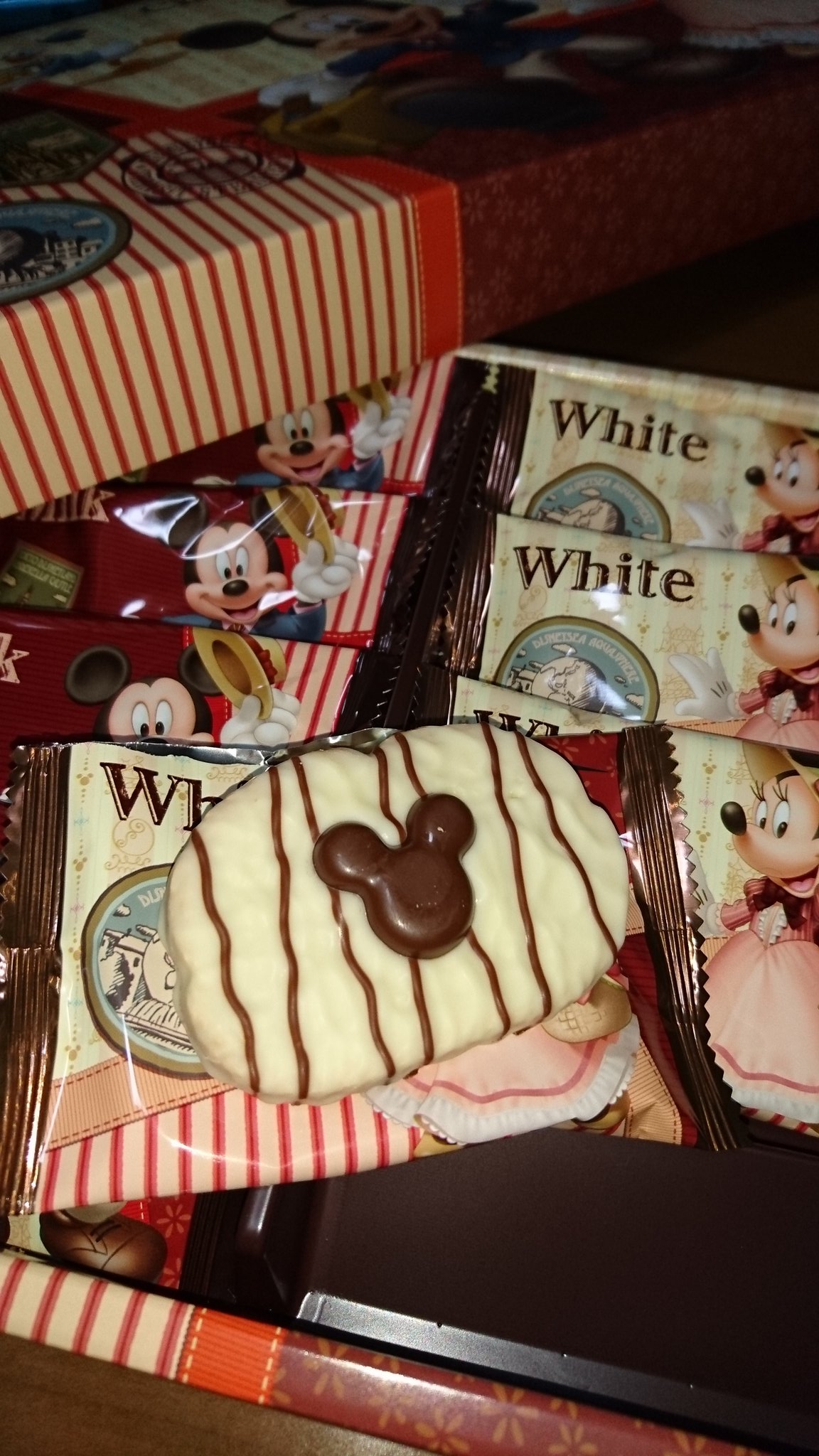 ひな 온유 娘からのお土産 ディズニーのチョコレートラスクかわいい ディズニー Chocolate Covered Rusk T Co Yvztpdtmwa Twitter