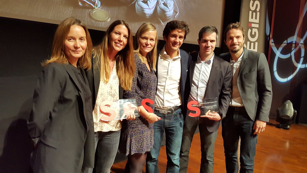 SportBusiness_C's tweet photo. La Fédération française de football #FFF  et ses agences #Keneo et #LaFourmi remportent le #GPStrategies du Sport 2016 avec #FiersdetreBleus https://t.co/CZs0az4R8d