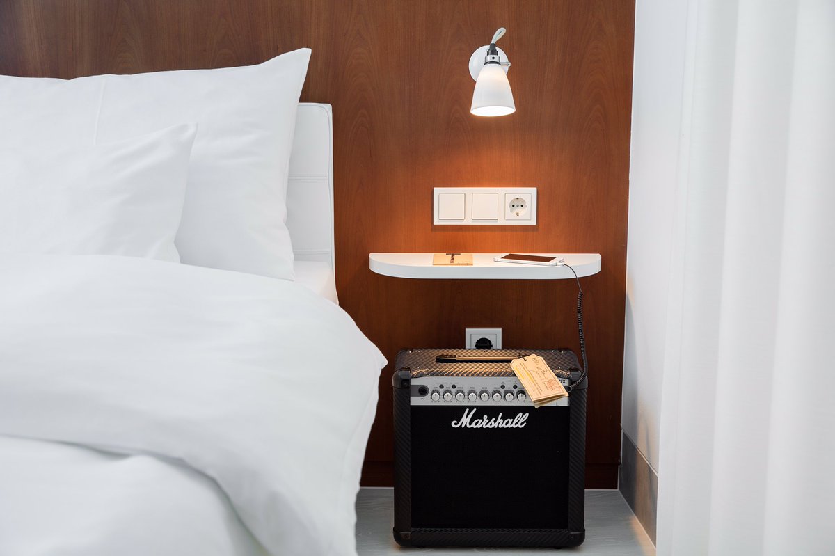 mlaceyd's tweet image. Bedroom has an #amp and #RubyMarie has guitars to borrow! @RubyHotels
#rubyhotels #travel #travelblogger #traveljournalist #travelwriter