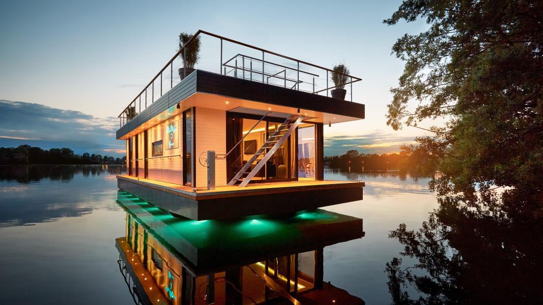 How about this for a houseboat!? zo.op.la/zse3ke