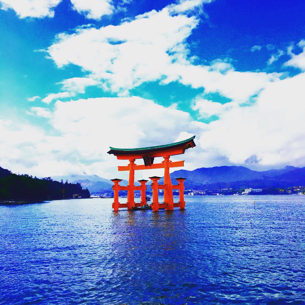Unitar Hiroshima 先週末の宮島の様子です 天気予報では雨でしたがステキな青空でした 宮島にある厳島神社は1996年に世界遺産として登録されました 国連ユニタール広島事務所も毎年開催している世界遺産に関する研修で宮島を訪れています ユニタール