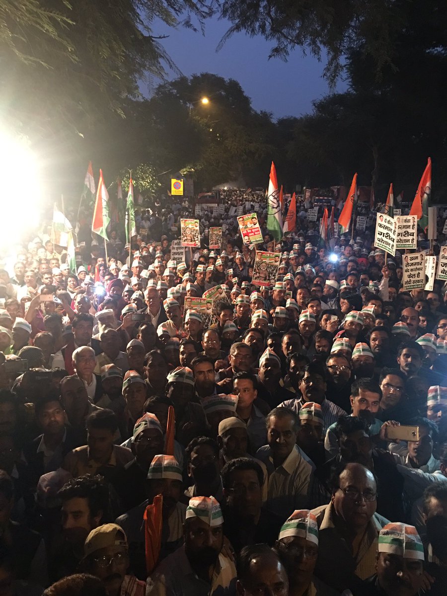 ajaymaken's tweet photo. Many Thanks to entire Delhi Congress team for participating in this massive #DeModitisation_March https://t.co/JXNUXztOhH