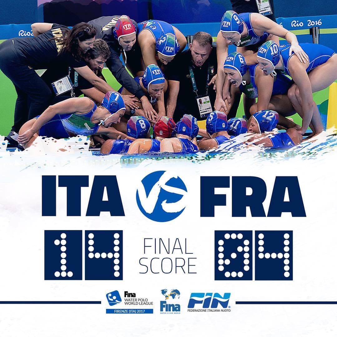 #7rosa, ancora applausi dopo l'#Argento di #Rio2016
#Setterosa spettacolare
#rassegnastampa #worldleague #pallanuoto #waterpolo #Firenze 🇮🇹💙