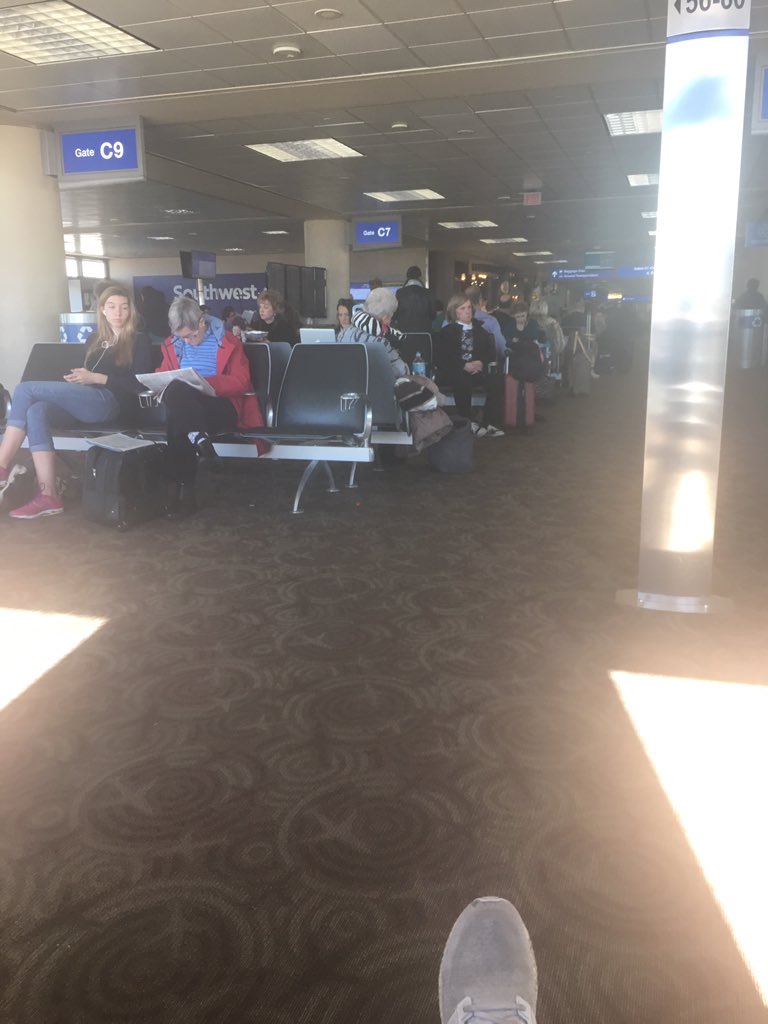 Tk_walt's tweet photo. @PHXSkyHarbor I hope you are keeping your airport clean to lower the risk of spreading viruses and bacteria #LSA191 https://t.co/IgV5H4IOXE