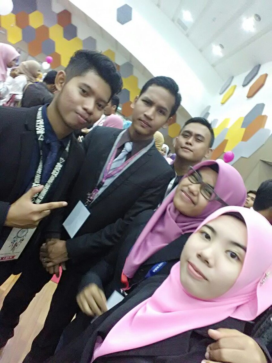HR_PuncakAlam's tweet photo. Pre Graduation Night Crew
#hurespalam
#squad
#decoteam
#ttkteam
#kanjo
#uitmdihatikuhatimu https://t.co/UV0bwiZFK6