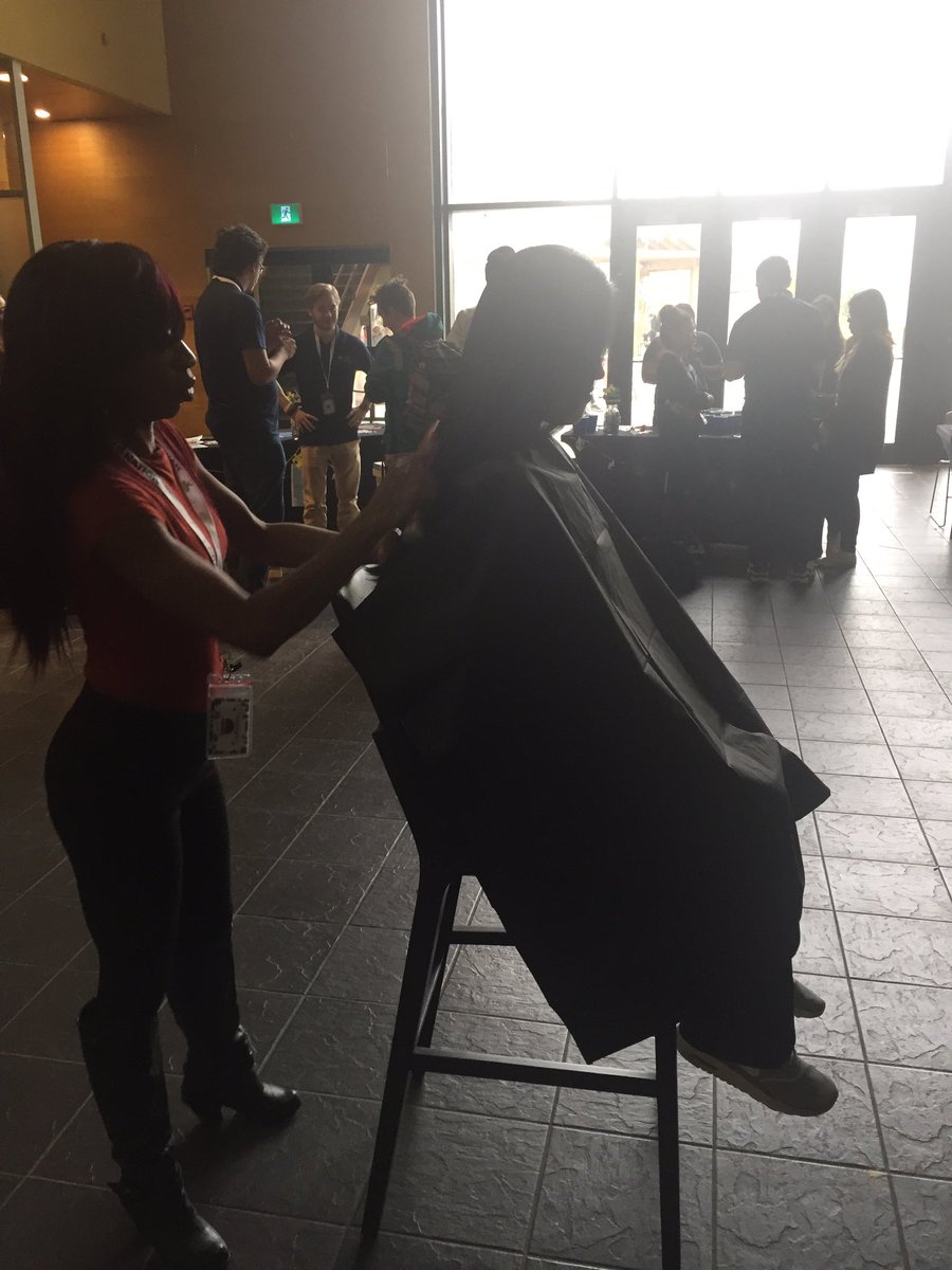 humber_classic's tweet photo. One of our humber students came down to suppor and cut her hair ! Thank you Ann :) @CalsPals32 @profbranscombe @HumberHRT https://t.co/2Mwo8l1Zp0