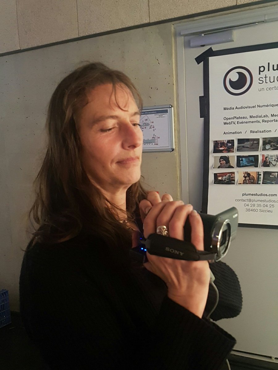 alexiacconi's tweet photo. La #mednum des 4 coins de la France ouvre l'#openplateau des #assmednum16 bravo aux techniciennes formées sur le vif :) https://t.co/sUhVevxK9N
