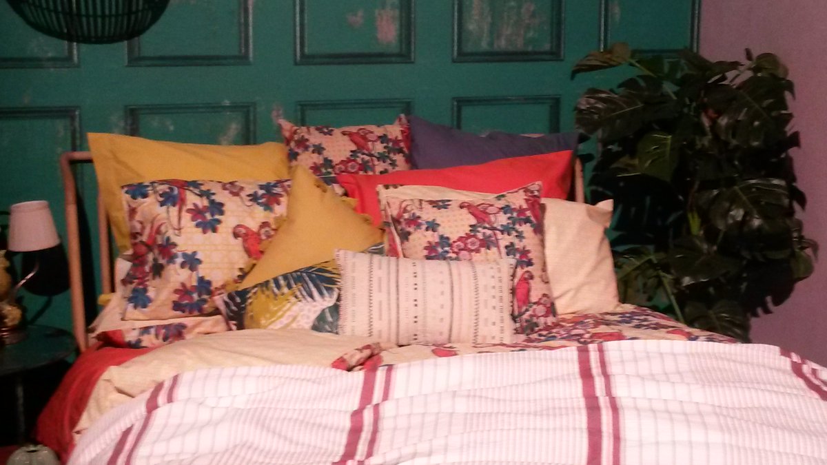 gabrielle_fagan's tweet photo. Vibrant Villa Vista look will rock at House of Fraser in Spring/summer 2017 - got a sneaky preview at #hofSS17 show https://t.co/fCnjnzXMy4