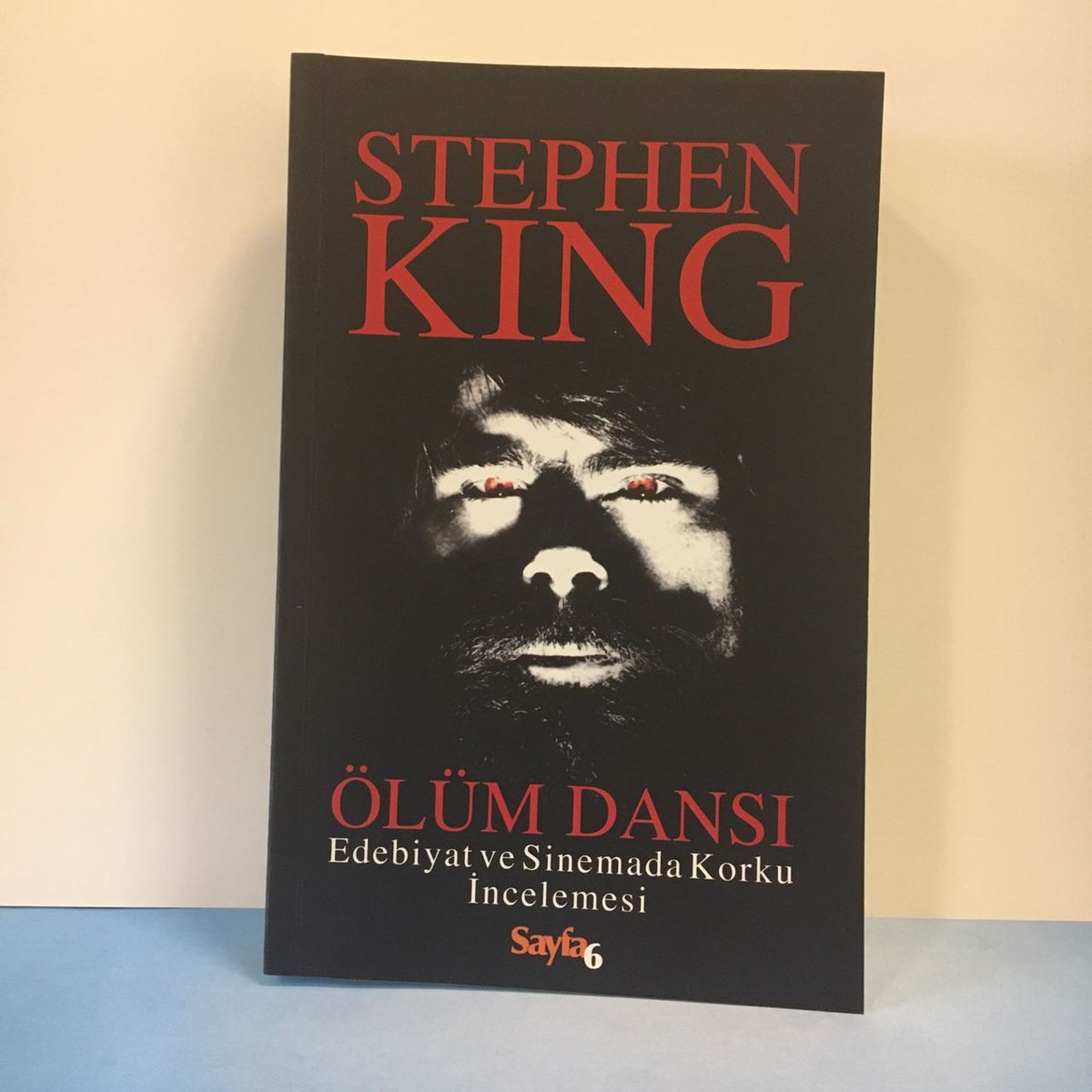 sayfa_6's tweet photo. Çok Yakında.
Edebiyat ve Sinemada Korku İncelemesi.
#stepking #ölümdansı #yeni #kitap #book https://t.co/Xk4bBD4qcV