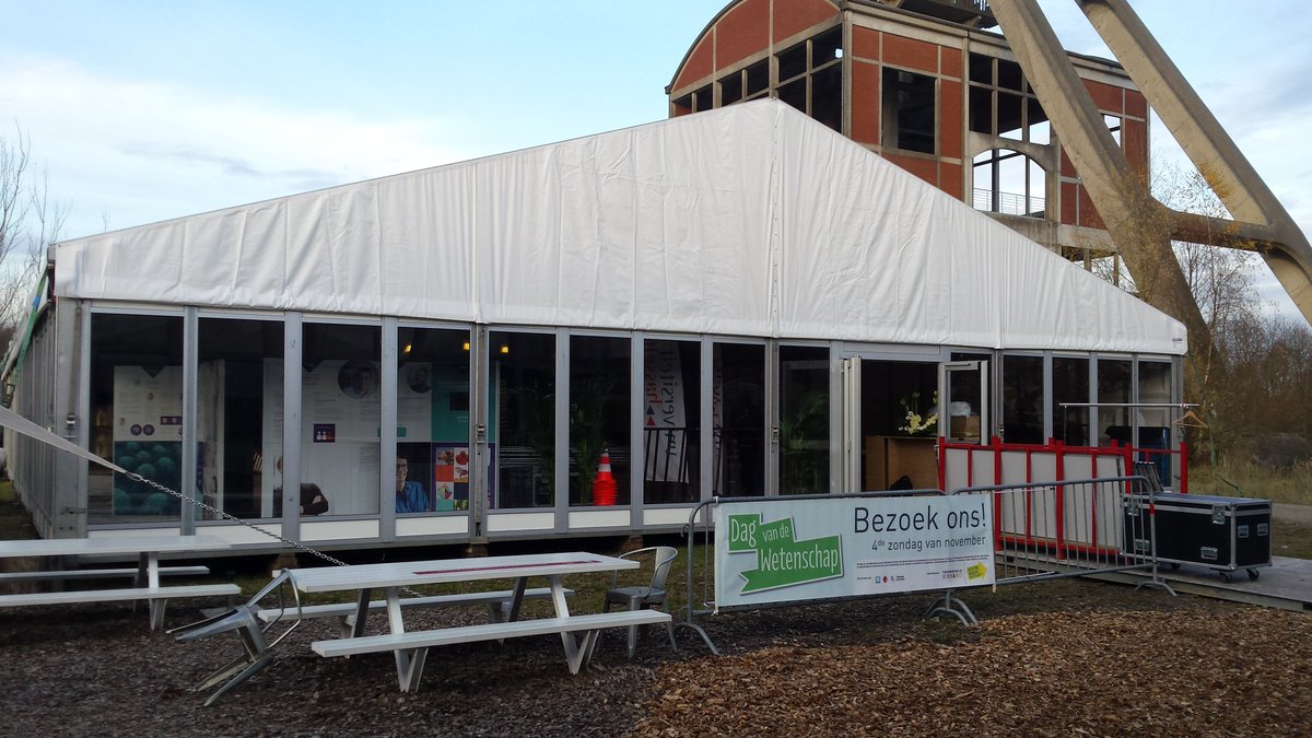 ISuffeleers's tweet photo. Ze zijn druk bezig met voorbereiding voor zondag. Dag van de wetenschap op #connecterra en in #ecotron in  @MAASMECHELEN, door @Uhasselt. https://t.co/lJBlQznzPF