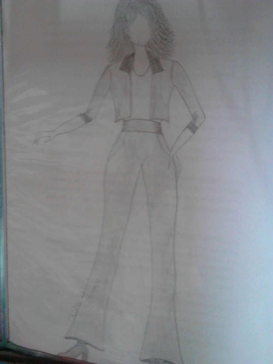doracrea's tweet photo. Primeros pasos... First steps... Premiers pas #fashionblogger #Moda #Diseños https://t.co/xxLbBwvdCf