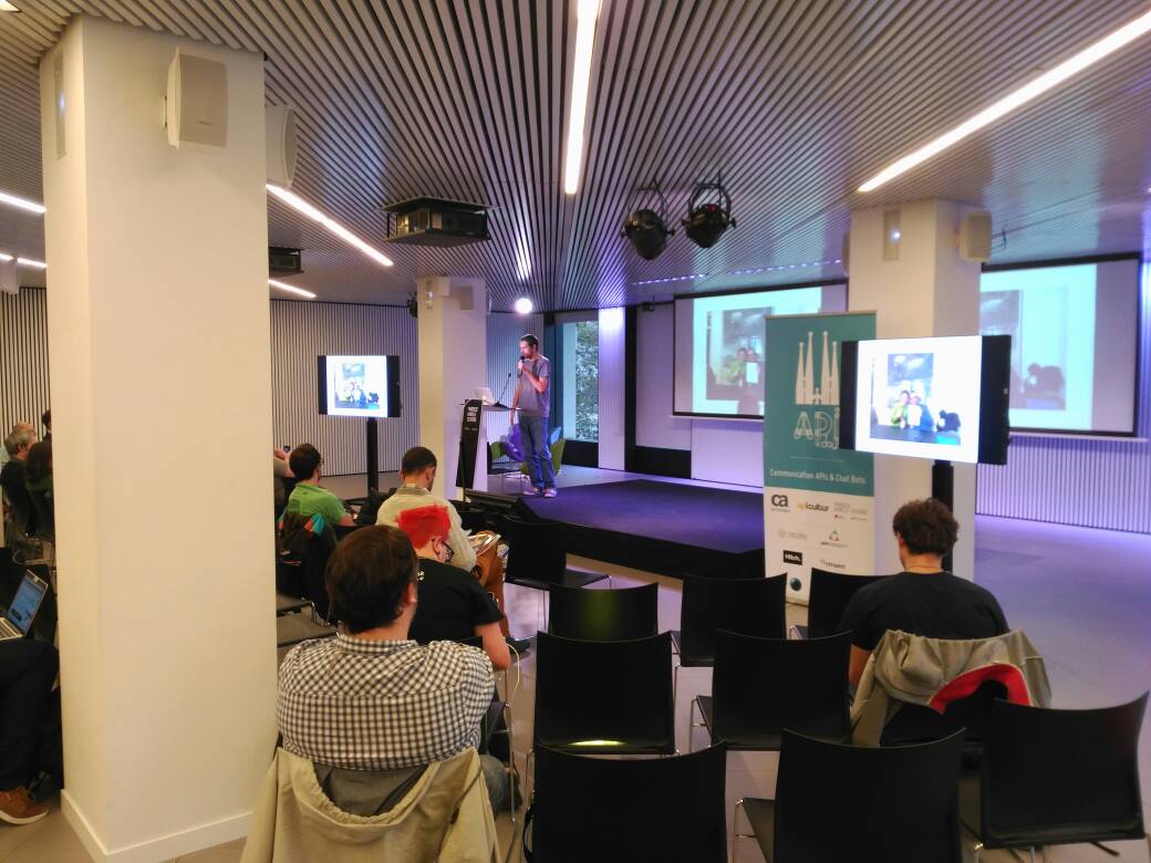 Now with <a href="/ericmarcosp/">Eric Marcos Pitarch</a> from Hubtype on Hybrid conversational interfaces #APIdays #APIdaysBCN #APIsyBots