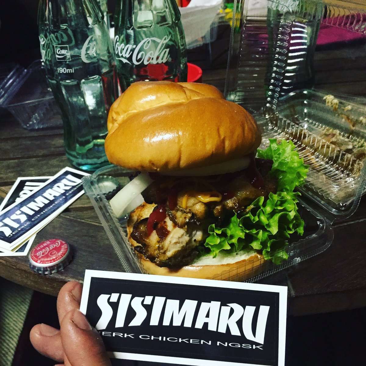 hisapattya's tweet photo. SISIMARU安いし美味しかった〜
ガーリック揚げだこまた食べたい😋
海辺のローカルの人たちとスケートゲーム楽しかったです!
日帰りは滑りたりん
次は土日で長崎行きたい😬😁
#sisimaru #長崎 https://t.co/fTot821xH3