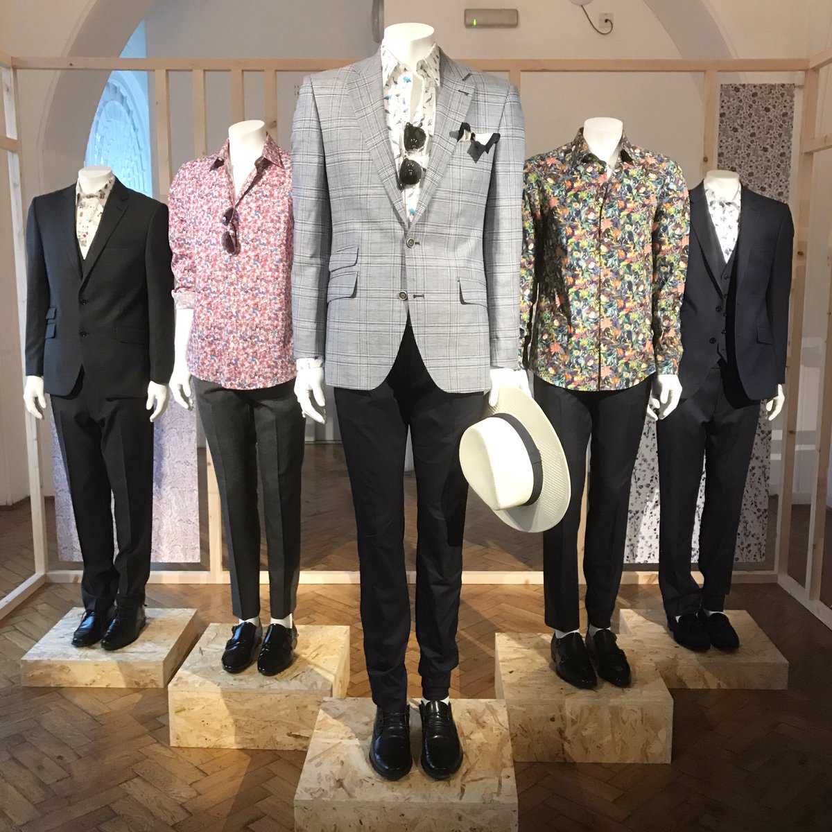 CraigDHammond's tweet photo. Stunning printed shirts coming in #SS17 from @houseoffraser #HOFSS17 #HouseOfFraser #Menswear https://t.co/QOMyDozIto