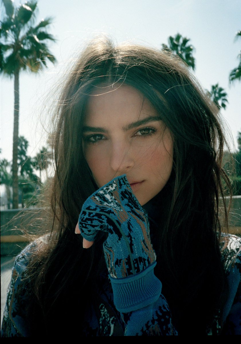 TheWallGroup's tweet photo. California #coolgirl @emrata for @oystermag 💛
#Hairstylist: @cwoodhair
📷: #MaxDoyle #thewallgroup https://t.co/IntXBnOLwJ