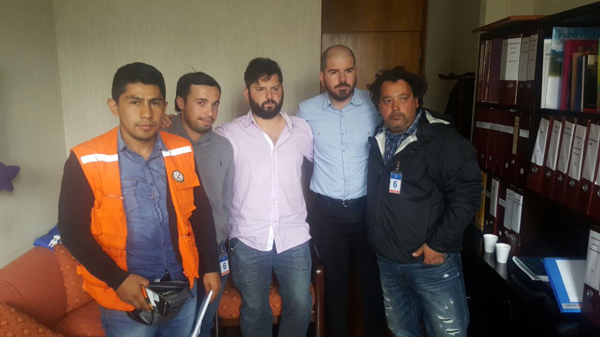 Diputados @gabrielboric  y <a href="/GiorgioJackson/">Giorgio Jackson</a>  comprometen apoyo a trabajadores en las obras Alto Maipo. #Arribalosqueluchan