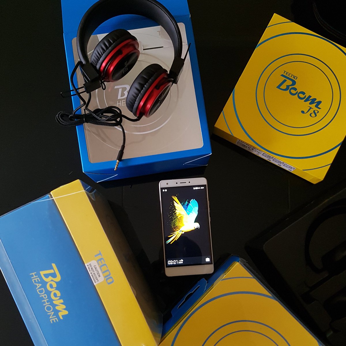 njiiru's tweet image. hizi headphones zinachuna kuliko matha mtoi akikula sukari @BoomPlayerKE  #BoomPlayer #DaddyOwenLive