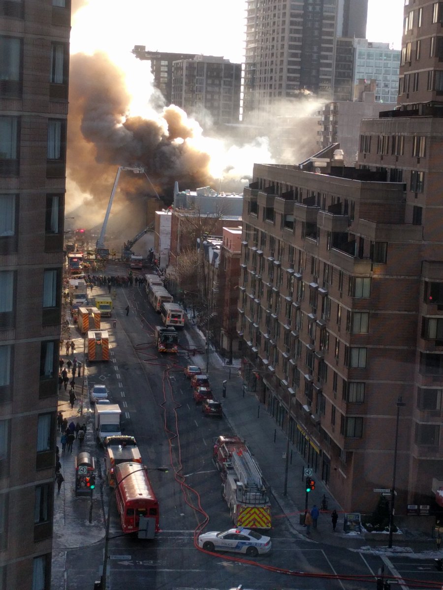 mathieu_db's tweet image. Incendie sur du Parc à Montréal. #montreal #incendie