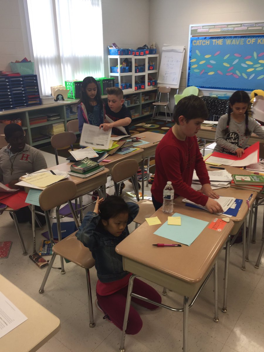 lesliebock75's tweet photo. We're thankful for organization! #thanksgivingcleanup @jodi_mahoney @sfehte_SBSD https://t.co/tevbMIlIxb