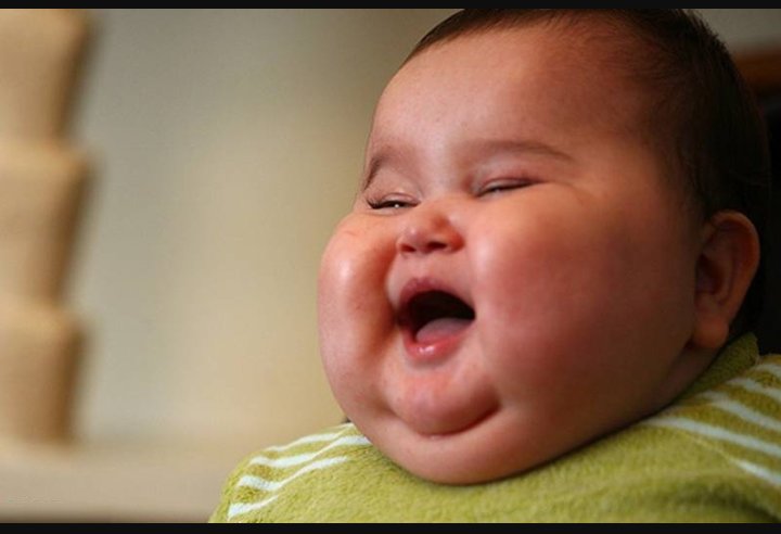 Dünyaya tombiş olarak gelmiş;