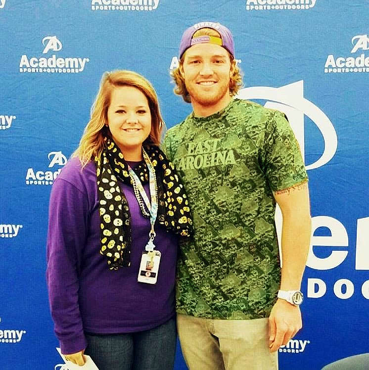 fanouflage's tweet photo. Great seeing former @ECUPiratesFB QB @Capn_Carden5 welcoming @Academy to #GreenvilleNC. #ECUPirates #ECUndaunted #PirateNation #ECU https://t.co/pqjqet4P3Y