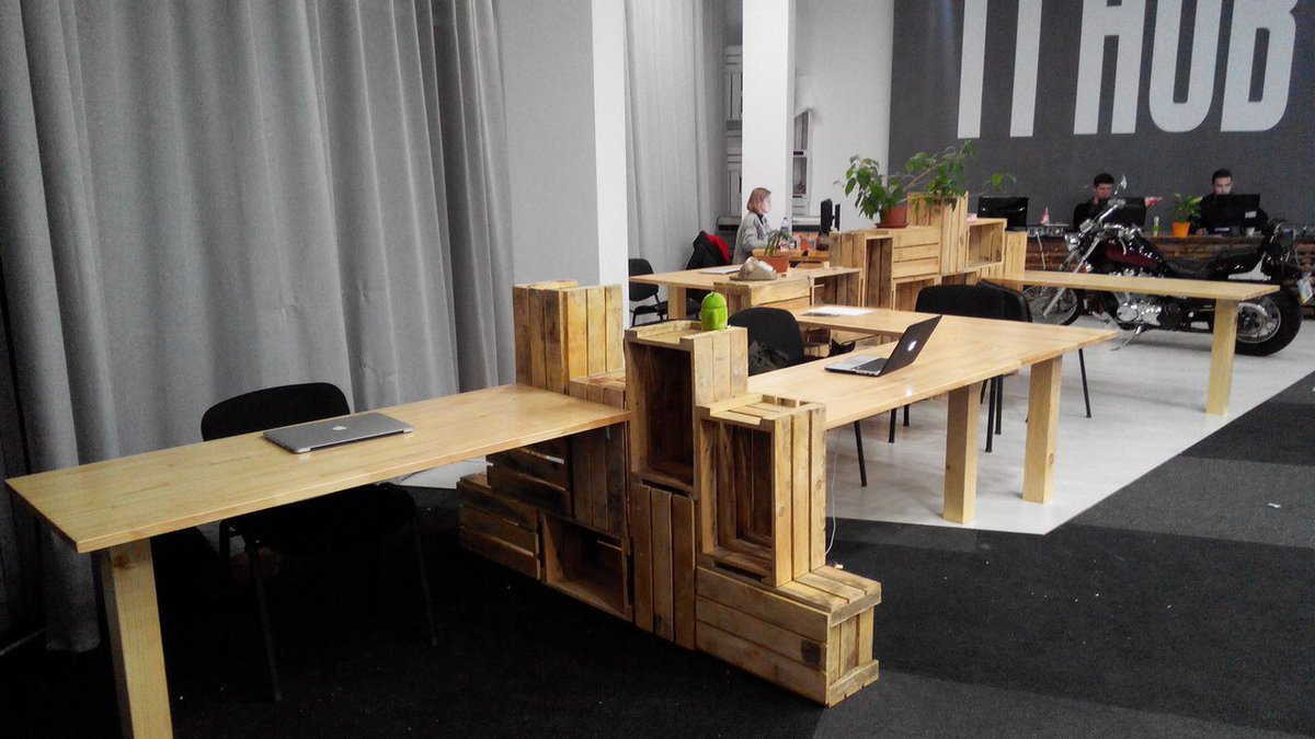8Wizards_com's tweet photo. We are glad to present you the new tables in our office. So comfortable, isn't it? https://t.co/R7DEIXBfTY