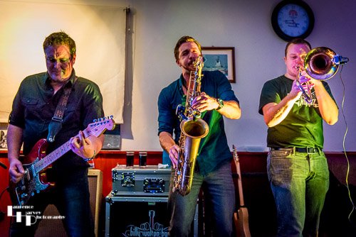 feenstrablues's tweet photo. GREAT END OF TOUR SHOW! @BillyWaltonBand #barnetbeatclub #fuzzwalker https://t.co/IYp5wmlP9K @gr8musicvenues @NorthLondonBeat @londonears https://t.co/QNOyBag2Za