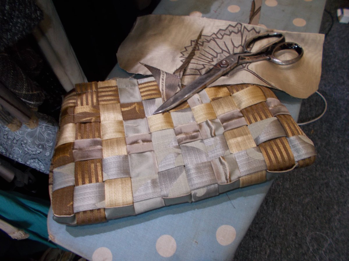 BewitchedBN11's tweet photo. Need a present for a loved one? Try an old bag!!! Hand-woven fabric clutch bags ready for the party season. #WorthingHour #UpcycledHour https://t.co/SM3iukZv8z