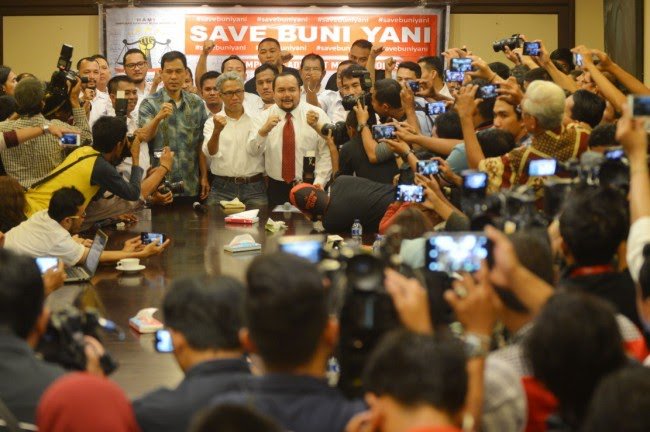 BersamaDakwah's tweet photo. Langsung Ditangkap, Inilah Pesan Terakhir Buni Yani dan Banjir Doa dari Netizen https://t.co/3qfqBYRPzr https://t.co/jPMELWbi9f