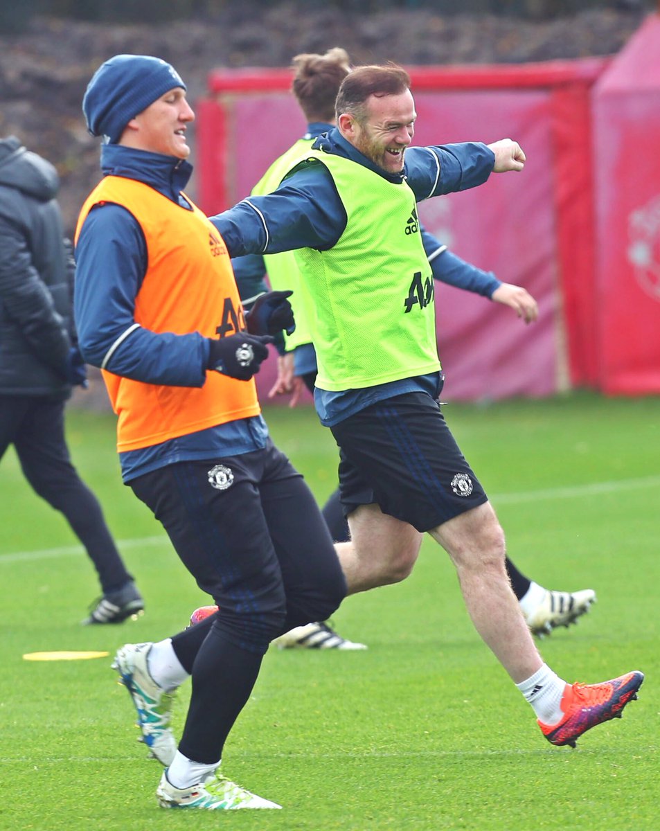 BSchweinsteiger's tweet image. Training! #mufc
