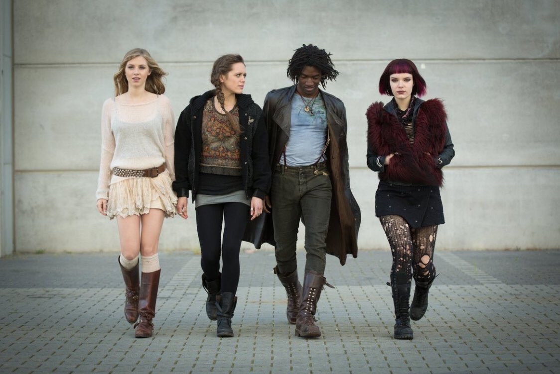 daisyheadbrasil's tweet photo. Novas fotos do squad lindíssimo #QueremosFallenOfilme ❤️❤️
via: @SFallenBrasil https://t.co/P8IrEcZfFe
