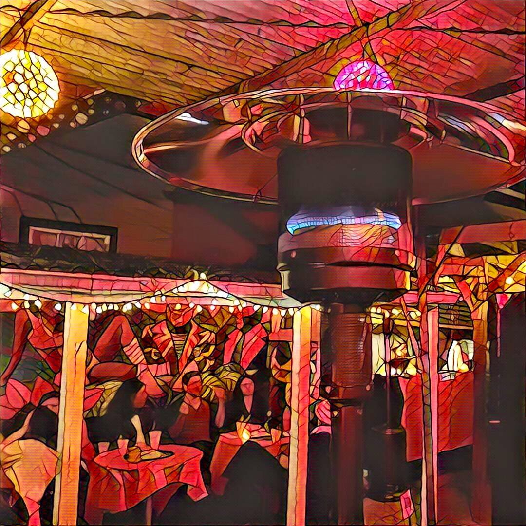 fryandpie's tweet photo. #EnjoyTheNightAir while still feeling #Cozy @fryandpie @HiHoNola #InTheCourtyard #AtBar #TakeOutWindow #FryAndPie #PatioHeaters #NolaNights https://t.co/hDhmWeTTsj