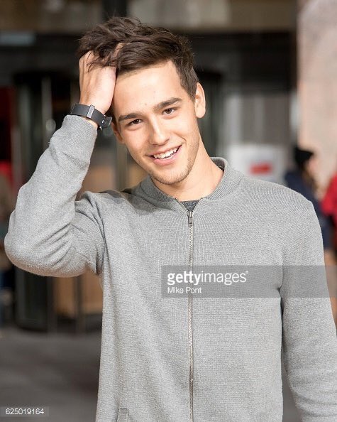 JacobWUpdated's tweet image. More pictures of Jacob today!