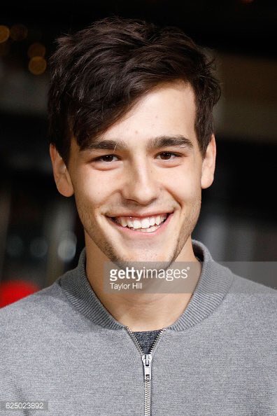 JacobWUpdated's tweet image. More pictures of Jacob today!