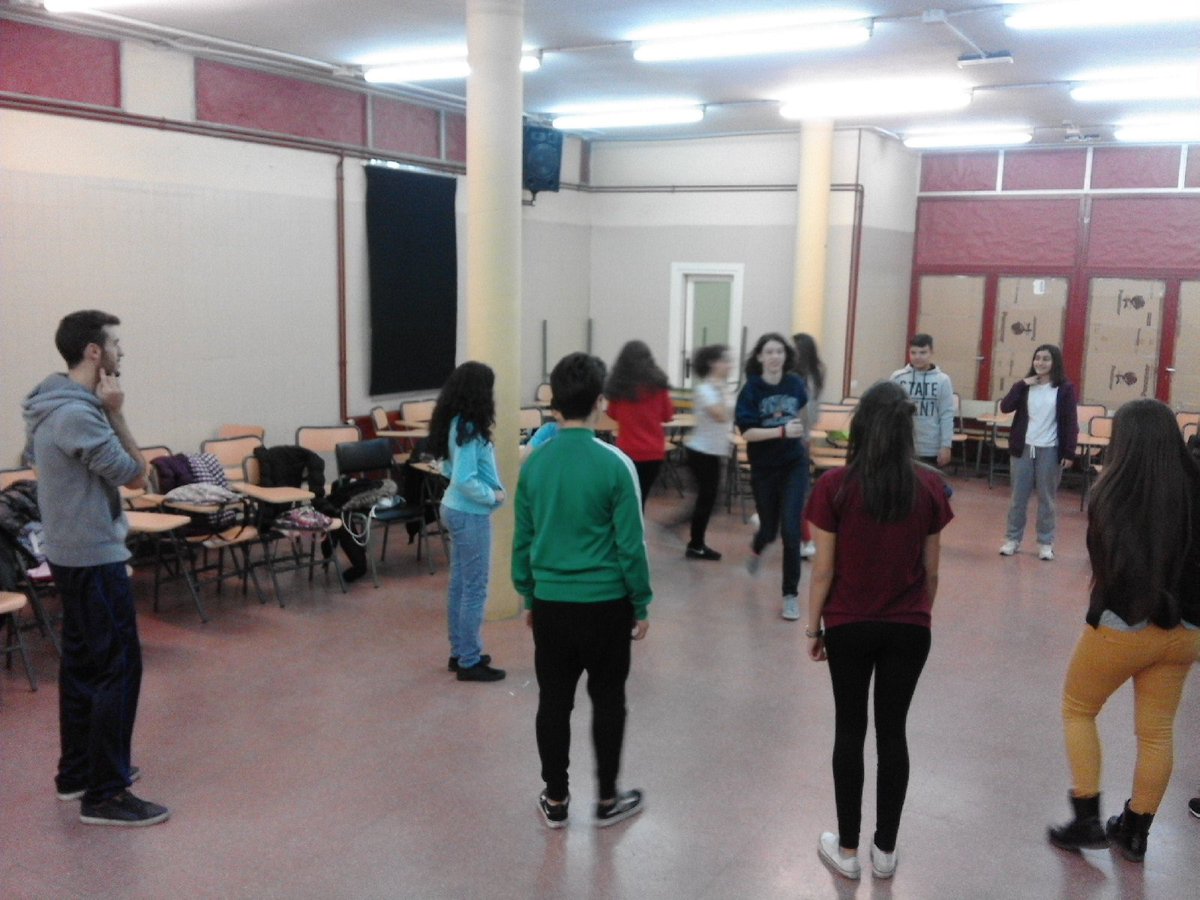 Albenizprojects's tweet photo. Warming up. Calentamiento previo a ensayo Teatro en inglés con @NachoBenito2 #Albéniz https://t.co/qaXfVGF38H