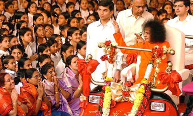 SkepticHistory's tweet image. Oft-debunked Indian "god man" Sai Baba was born Nov. 23, 1926. (d. 2011) bit.ly/8gHrb