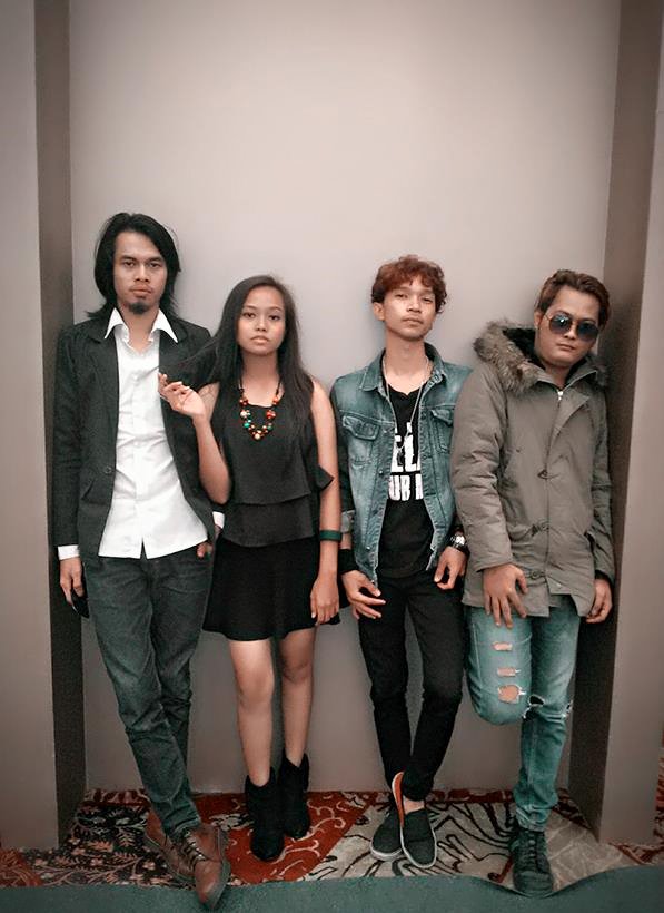 Allen_Chow1's tweet photo. moving on band of indonesia 
safa (vocalist) allen (guitarist) igit (bassist) tirta (drumer) https://t.co/RjXl86tII5