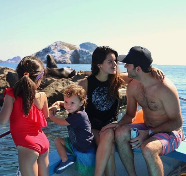 lylepasion's tweet photo. Hermosa familia @PabloLyle @ANAIARAUJO #Mauro #Arantza https://t.co/J1zqYYQct2