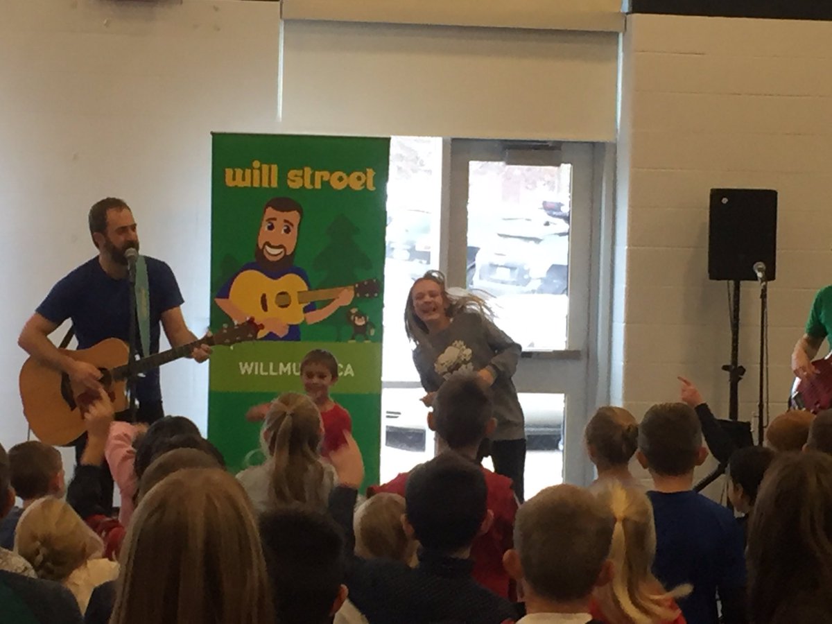 MundysBayPS's tweet photo. Having fun with Will Stroet and The Backyard Band! #singingdancing @SCDSB_Schools https://t.co/utwLo7EDai